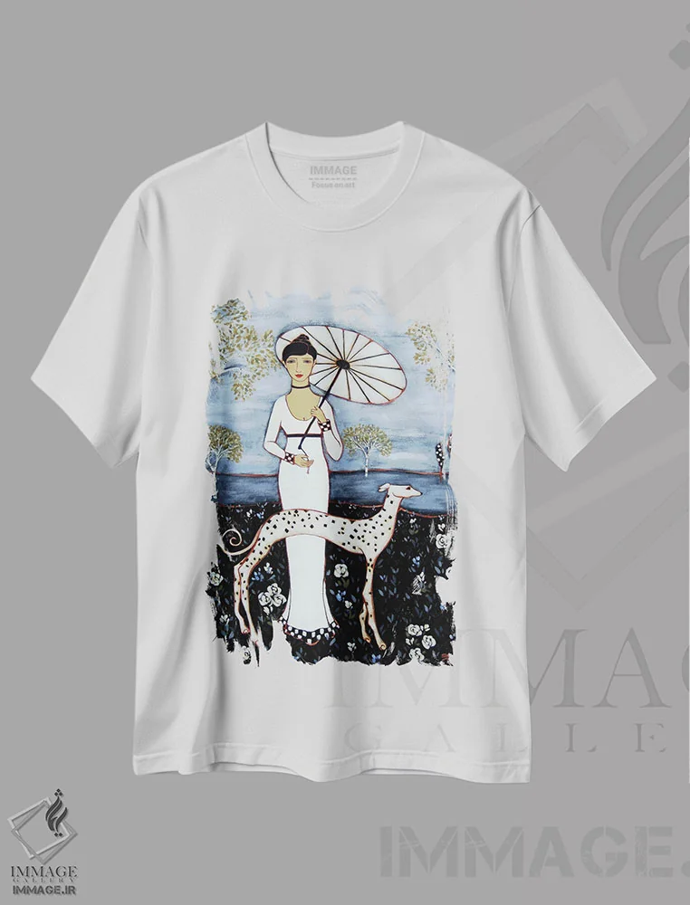 تیشرت سفید طرح دار زن با درختان توس و سگ دالماتین، هنر فاخر معاصر اثر کارن ریگر | immage.ir