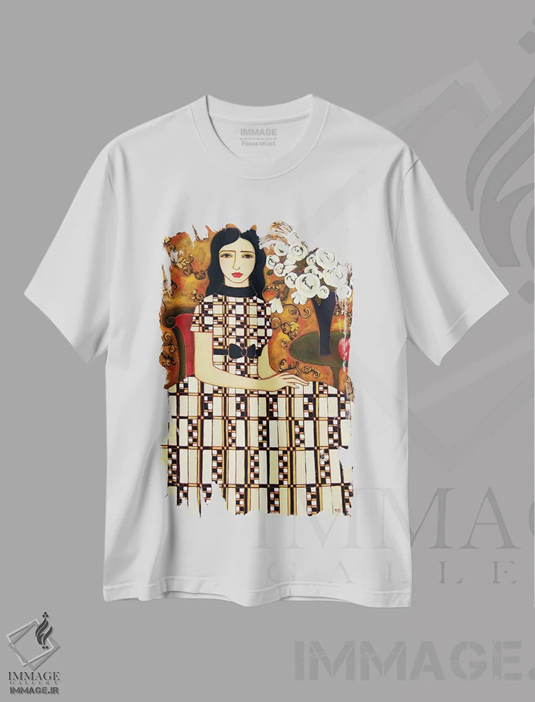 تیشرت سفید طرح دار زن با گل های رز سفید و سیب، هنر فاخر معاصر اثر کارن ریگر | immage.ir