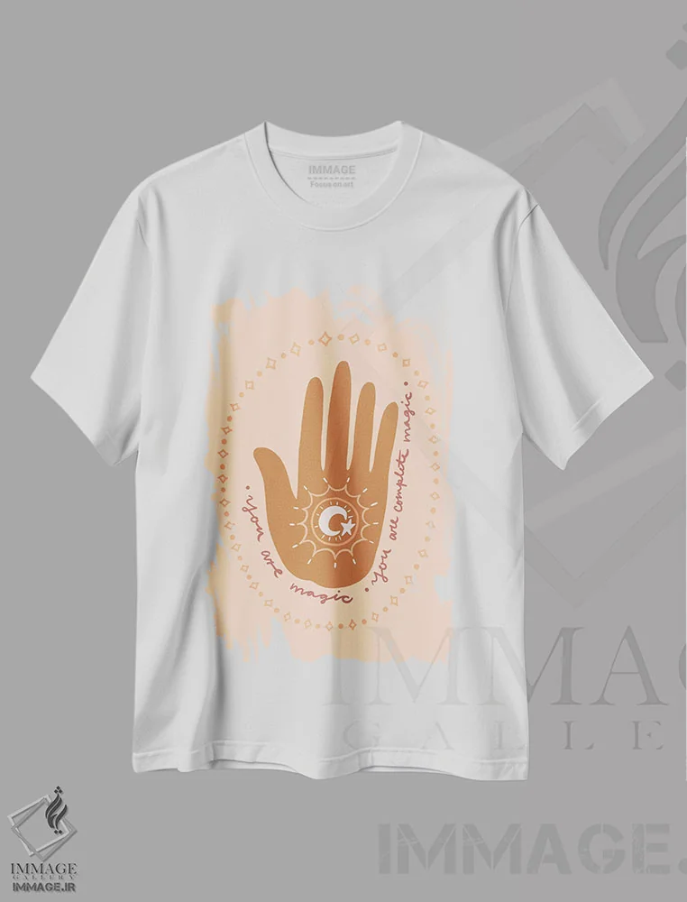 تیشرت سفید طرح دار تو جادویی هستی، دکور بوهمی اثر کریستینا هولت کرانتز | فروشگاه ایماژ
