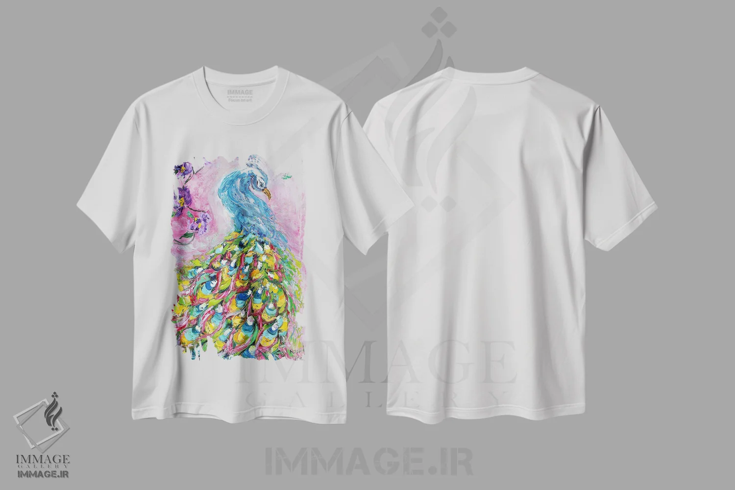 تیشرت سفید طرح دار رقص طاووس، هنر فاخر معاصر اثر کارن تارلتون | immage.ir