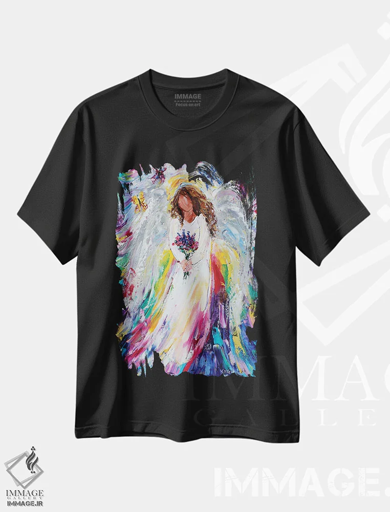 تیشرت مشکی طرح دار فرشته بهاری با گل های وحشی و پروانه ها، هنر فاخر معاصر اثر کارن تارلتون | immage.ir