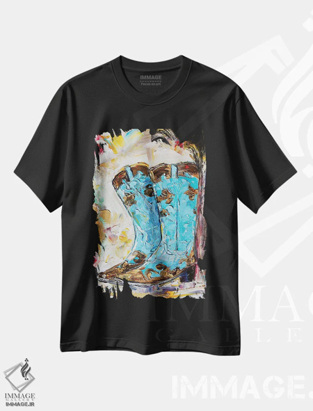 تیشرت مشکی طرح دار چکمه های گاوچرانی، دکور معاصر اثر کارن تارلتون | فروشگاه ایماژ