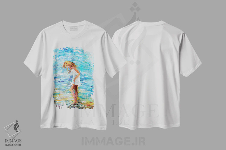تیشرت سفید طرح دار دختر در ساحل، دکور ساحلی اثر کارن تارلتون | فروشگاه ایماژ