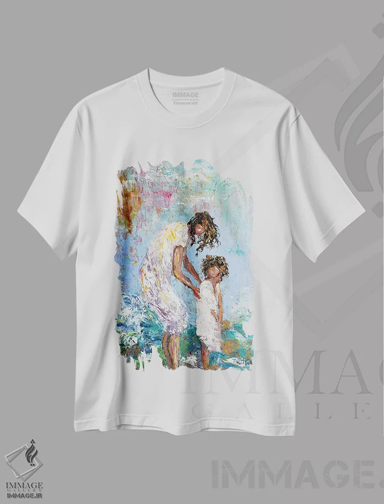 تیشرت سفید طرح دار مادر و کودک در ساحل، دکور ساحلی اثر کارن تارلتون | فروشگاه ایماژ