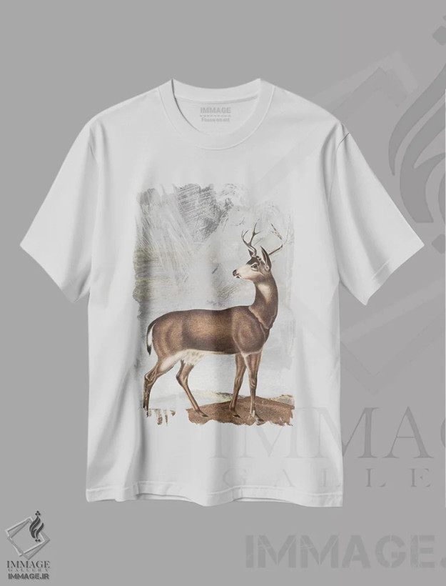 تیشرت سفید طرح دار گوزن ژست گرفته II، دکور کلبه و لژ اثر کارن اسمیت | فروشگاه ایماژ