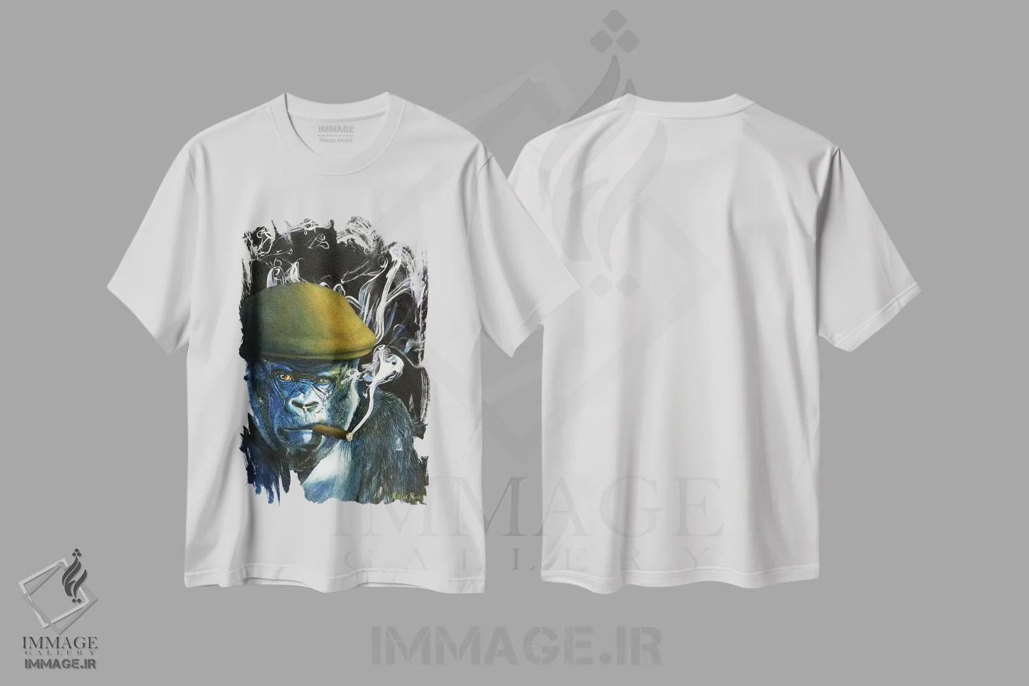 تیشرت سفید طرح دار سیلوربک سیگار می کشد، مدیوم اثر کاترین الکسه | immage.ir