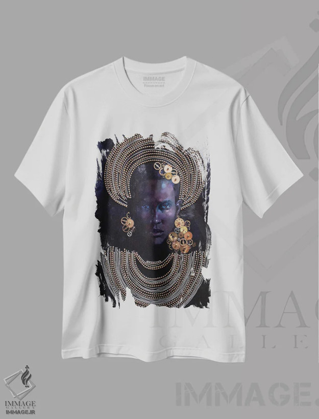 تیشرت سفید طرح دار ملکه رازآلود، هنر آمریکایی آفریقایی تبار اثر کاترینا بورتسووا | فروشگاه ایماژ