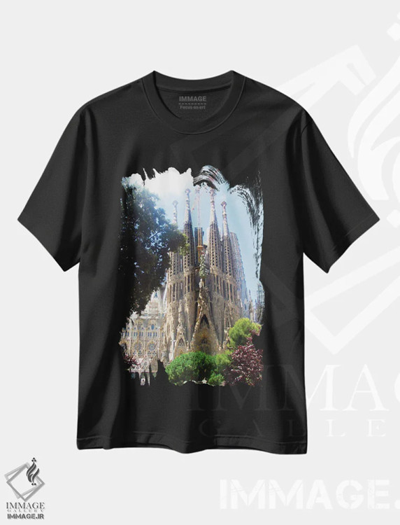 تیشرت مشکی طرح دار ساگرادا بارسلونا، مدیوم اثر کاترینا بورتسووا | immage.ir