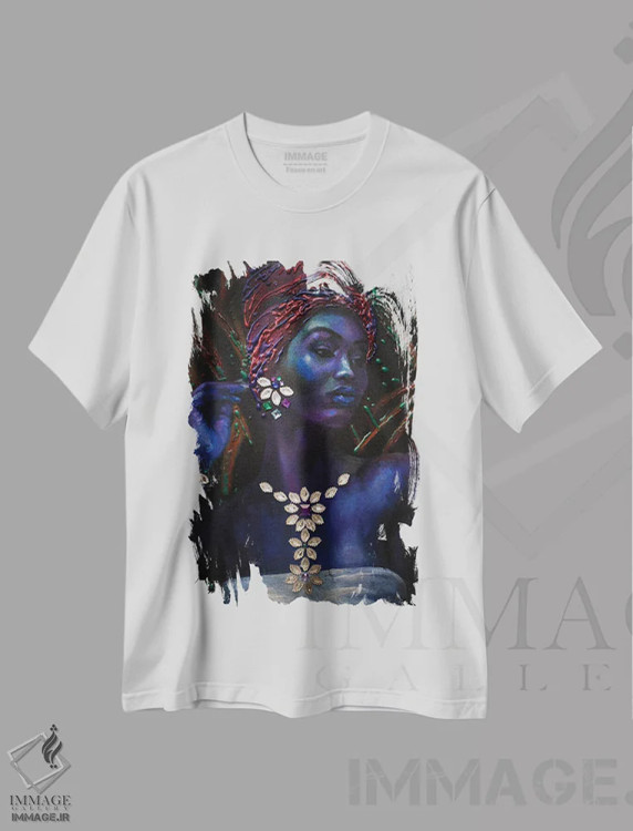 تیشرت سفید طرح دار ملکه استوایی، هنر آمریکایی آفریقایی تبار اثر کاترینا بورتسووا | فروشگاه ایماژ