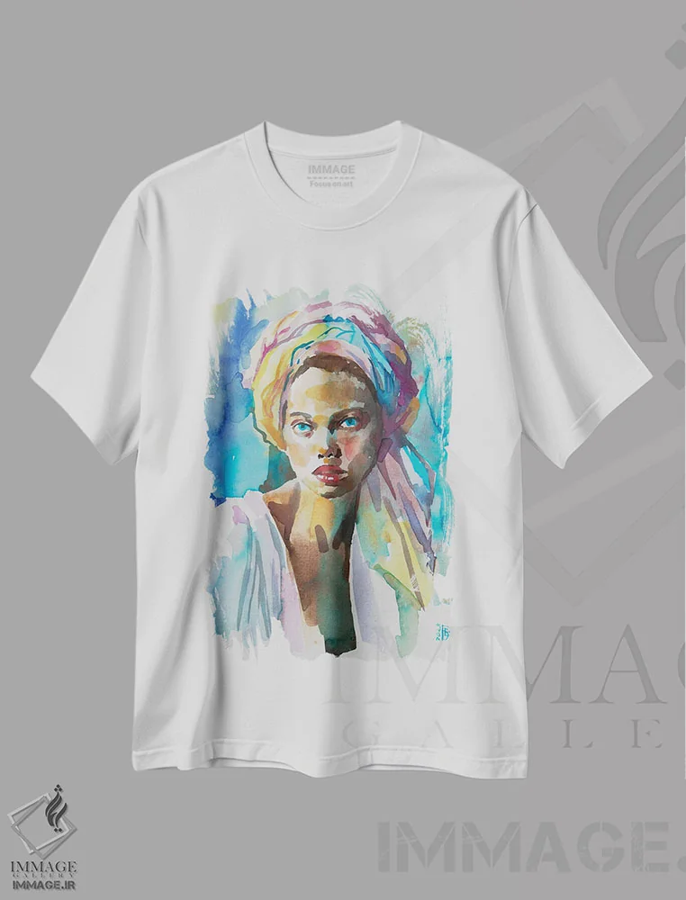 تیشرت سفید طرح دار دختر با عمامه رنگارنگ، هنر فاخر معاصر اثر کاترینا بورتسووا | immage.ir