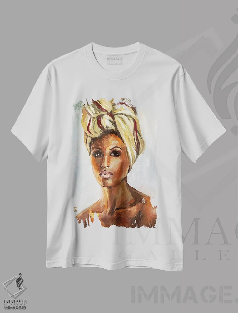 تیشرت سفید طرح دار ملکه صحرا، هنر آمریکایی آفریقایی تبار اثر کاترینا بورتسووا | immage.ir