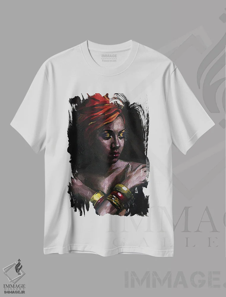 تیشرت سفید طرح دار دختر با عمامه، دکور آفریقایی اثر کاترینا بورتسووا | فروشگاه ایماژ