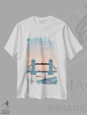 تیشرت سفید طرح دار لندن، هنر دیجیتال اثر کاتینکا رینکه | immage.ir