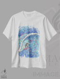 تیشرت سفید طرح دار موج سواری روی موج، دکور ساحلی اثر کیت سلام | فروشگاه ایماژ