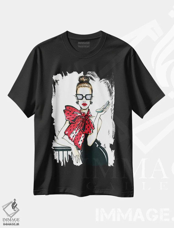 تیشرت مشکی طرح دار دختر با پاپیون، هنر دیجیتال اثر کاترینا پاشه گور | immage.ir