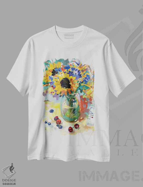 تیشرت سفید طرح دار دسته گل تابستانی در گلدان شیشه ای، تزئینی اثر کاتارینا والِوا | فروشگاه ایماژ