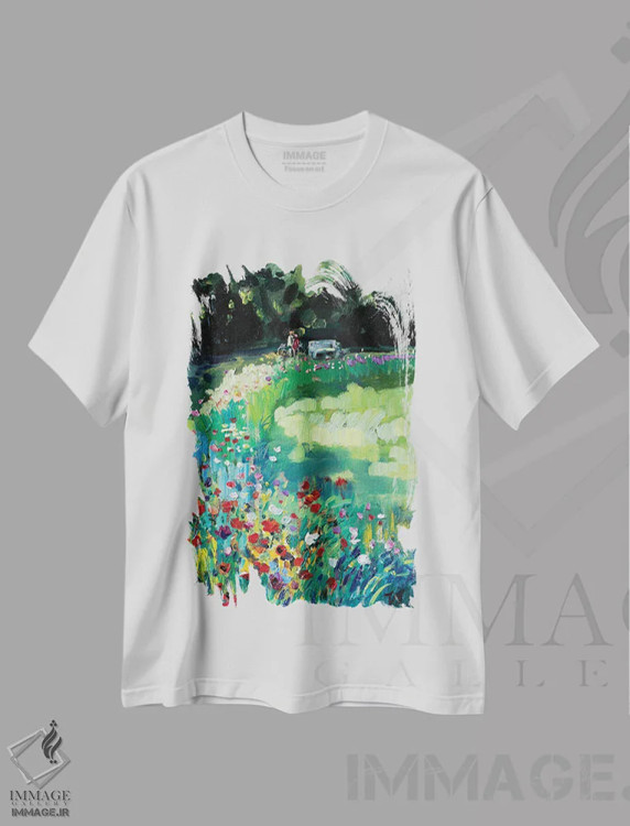 تیشرت سفید طرح دار در پارک تابستانی، تزئینی اثر کاتارینا والِوا | immage.ir