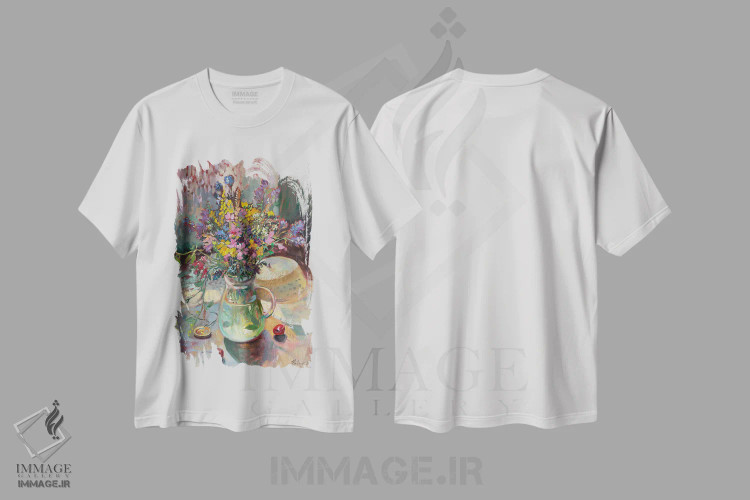 تیشرت سفید طرح دار دسته گل چمنی و کلاه حصیری، تزئینی اثر کاتارینا والِوا | فروشگاه ایماژ