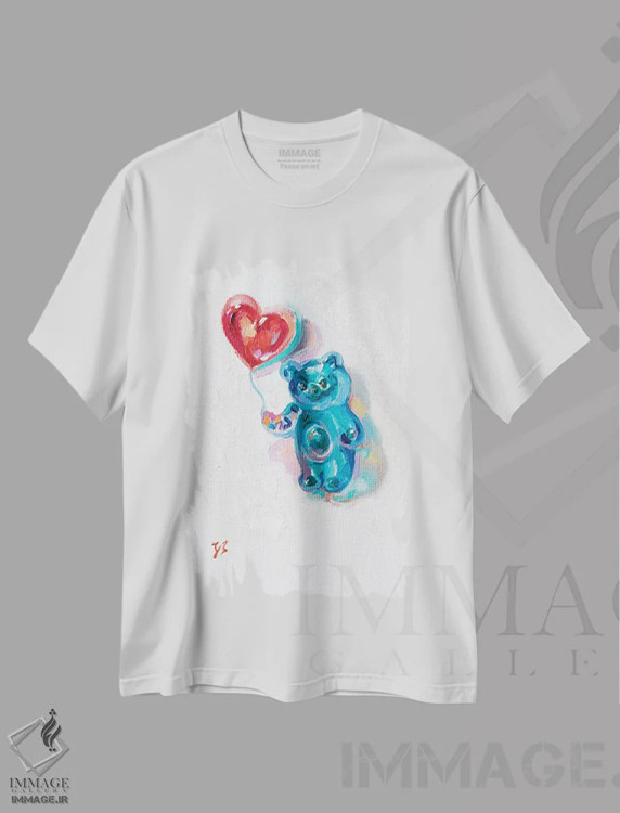 تیشرت سفید طرح دار خرس پلاستیکی با قلب، تزئینی اثر کاتارینا والِوا | immage.ir