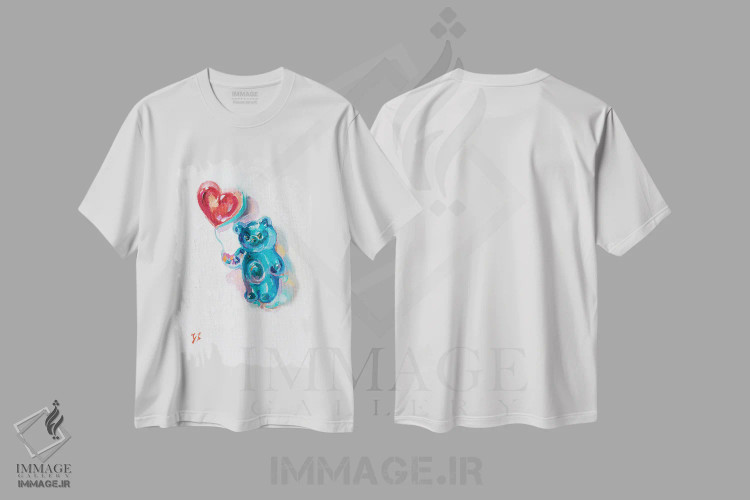 تیشرت سفید طرح دار خرس پلاستیکی با قلب، تزئینی اثر کاتارینا والِوا | immage.ir