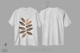 تیشرت سفید طرح دار دسته گل پاییزی، تزئینی اثر کوبیستیکا | immage.ir
