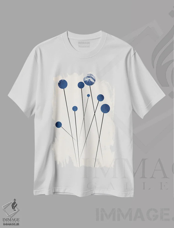 تیشرت سفید طرح دار گل های آبی در طبیعت وحشی II، آبستره اثر کوبیستیکا | immage.ir