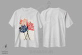 تیشرت سفید طرح دار سه شکوفه، تزئینی اثر کوبیستیکا | فروشگاه ایماژ