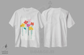 تیشرت سفید طرح دار گل های کوچولوی شاد، تزئینی اثر کوبیستیکا | فروشگاه ایماژ