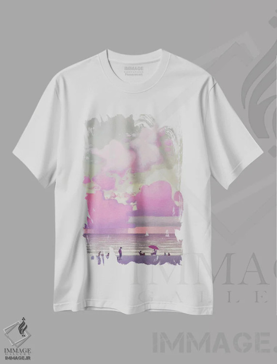 تیشرت سفید طرح دار لحظه ای شگفت انگیز در ساحل دریا، دکور ساحلی اثر اندریی کووالیک | immage.ir