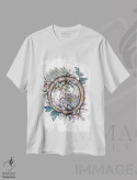 تیشرت سفید طرح دار اوروبروس، دکوراسیون جایگزین اثر کیمرا واچنا | فروشگاه ایماژ