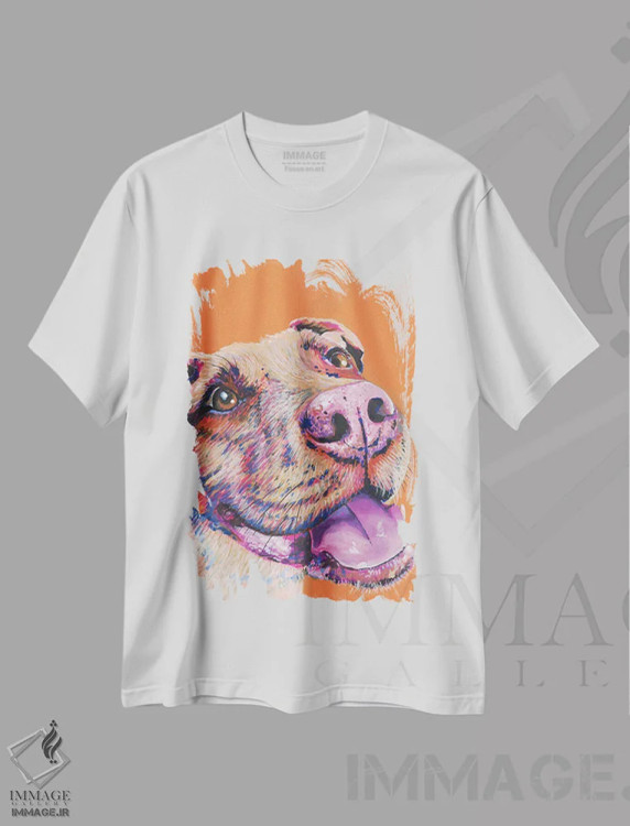 تیشرت سفید طرح دار پیت بول روی زمینه نارنجی، مدیوم اثر کیرستین وود | immage.ir