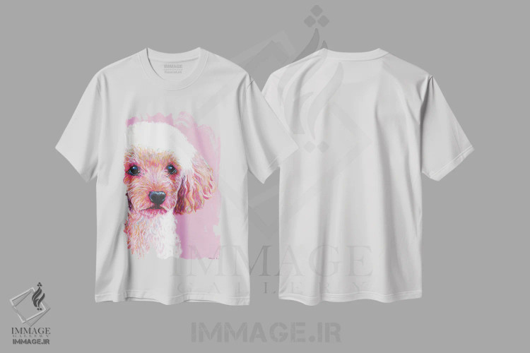 تیشرت سفید طرح دار پودل روی زمینه صورتی، مدیوم اثر کیرستین وود | فروشگاه ایماژ