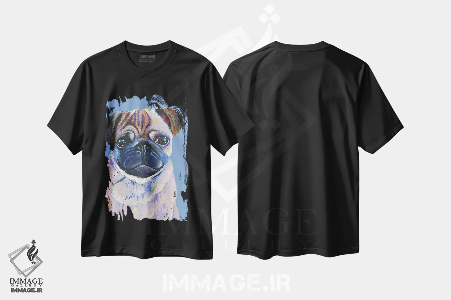 تیشرت مشکی طرح دار پاگ روی زمینه آبی، مدیوم اثر کیرستین وود | فروشگاه ایماژ