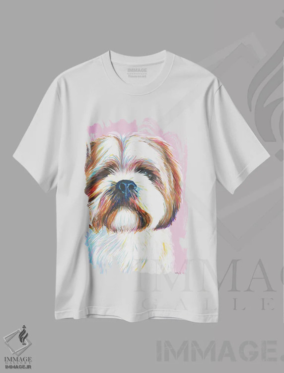 تیشرت سفید طرح دار شیتزو روی زمینه صورتی، مدیوم اثر کیرستین وود | immage.ir