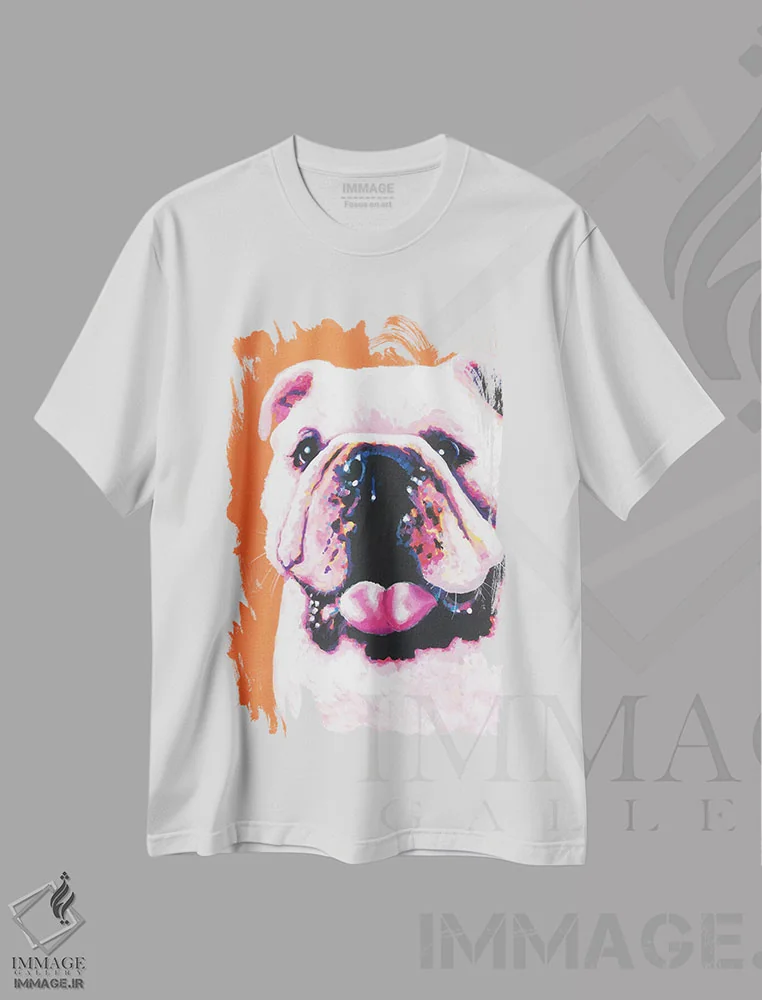 تیشرت سفید طرح دار بولداگ روی زمینه نارنجی، مدیوم اثر کیرستین وود | immage.ir