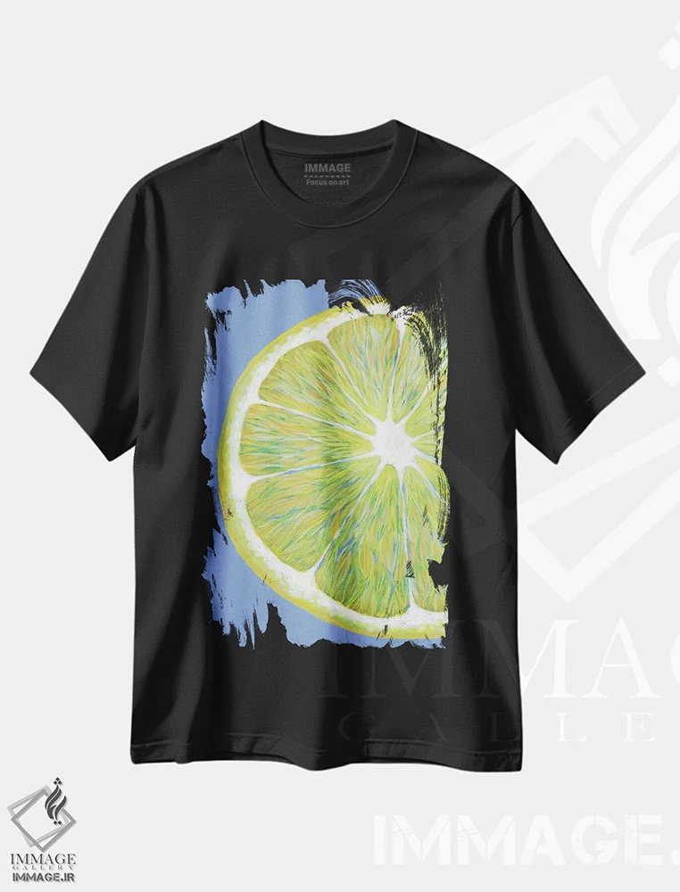 تیشرت مشکی طرح دار برش لیمو روی زمینه آبی، هنر فاخر معاصر اثر کیرستین وود | immage.ir