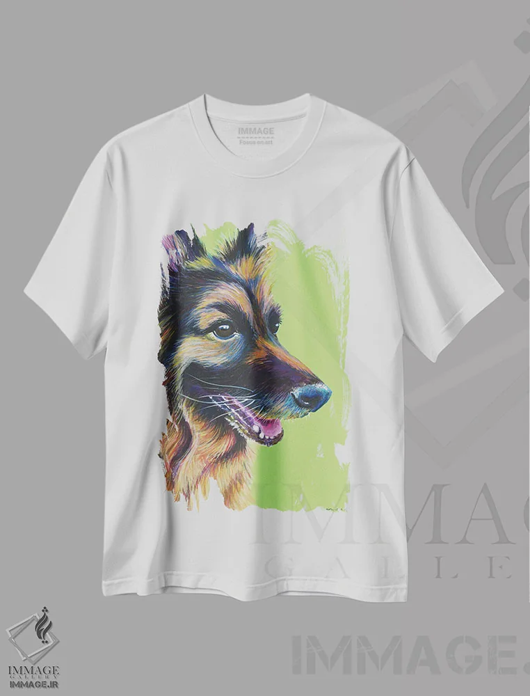 تیشرت سفید طرح دار ژرمن شپرد روی زمینه سبز لیمویی، مدیوم اثر کیرستین وود | immage.ir