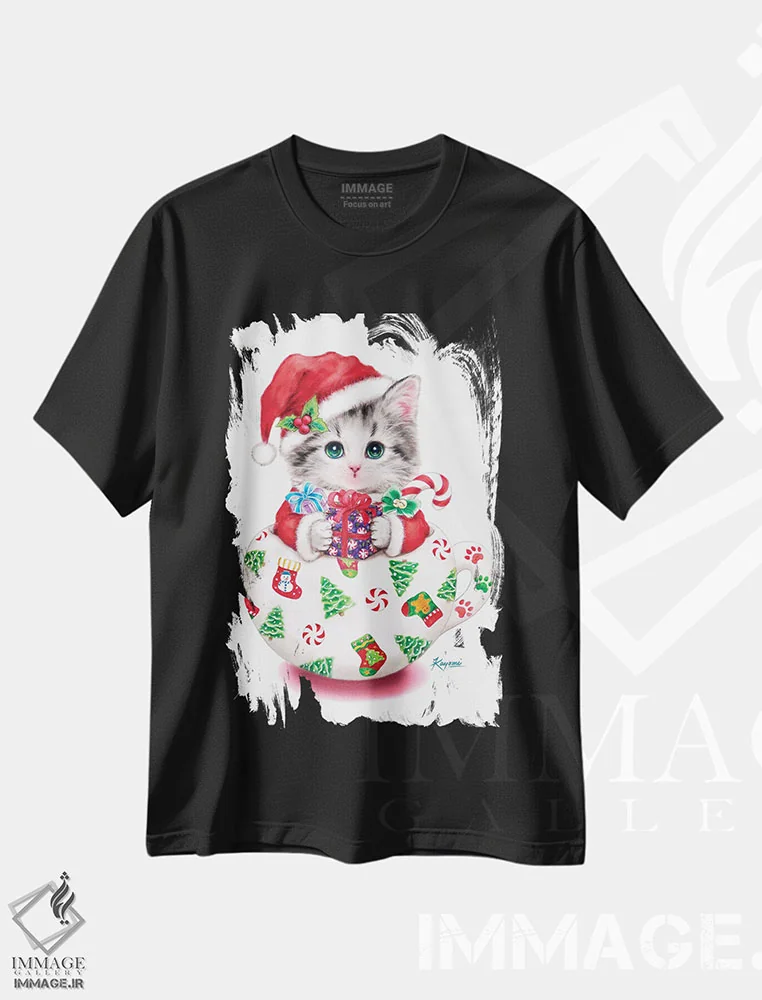 تیشرت مشکی طرح دار گربه فنجانی کریسمسی، حیوانات کریسمسی اثر کایومی هارای | immage.ir