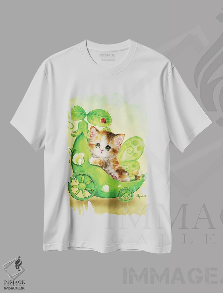 تیشرت سفید طرح دار بچه گربه پری نخودی، تزئینی اثر کایومی هارای | immage.ir