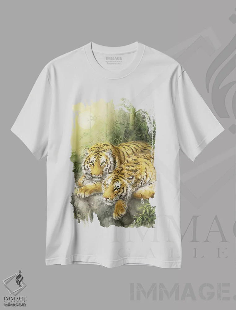 تیشرت سفید طرح دار صبحگاه جنگل، دکور آسیایی اثر کایومی هارای | immage.ir