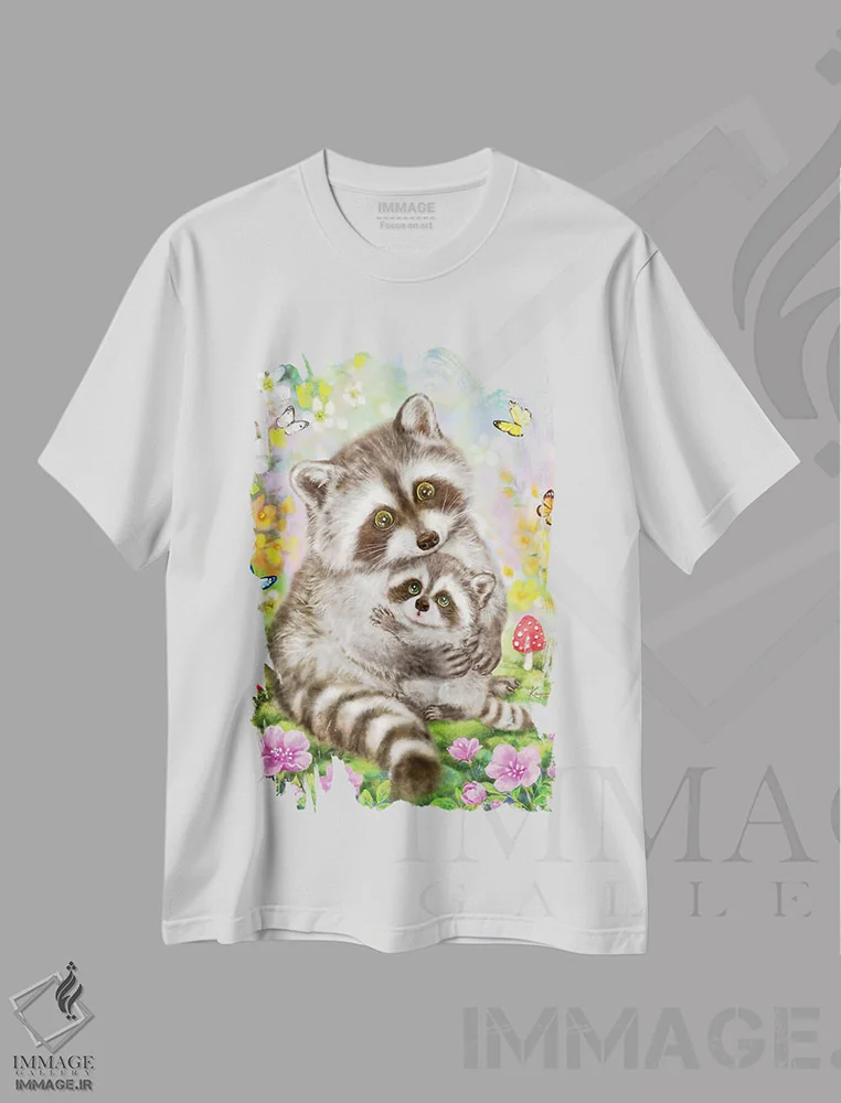 تیشرت سفید طرح دار در آغوش مادر، تزئینی اثر کایومی هارای | immage.ir
