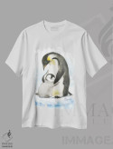 تیشرت سفید طرح دار بغل پنگوئن ها، تزئینی اثر کایومی هارای | فروشگاه ایماژ