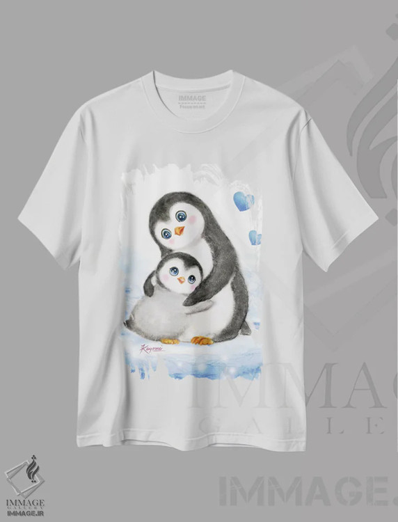 تیشرت سفید طرح دار آغوش مادر و فرزند پنگوئن، تزئینی اثر کایومی هارای | immage.ir