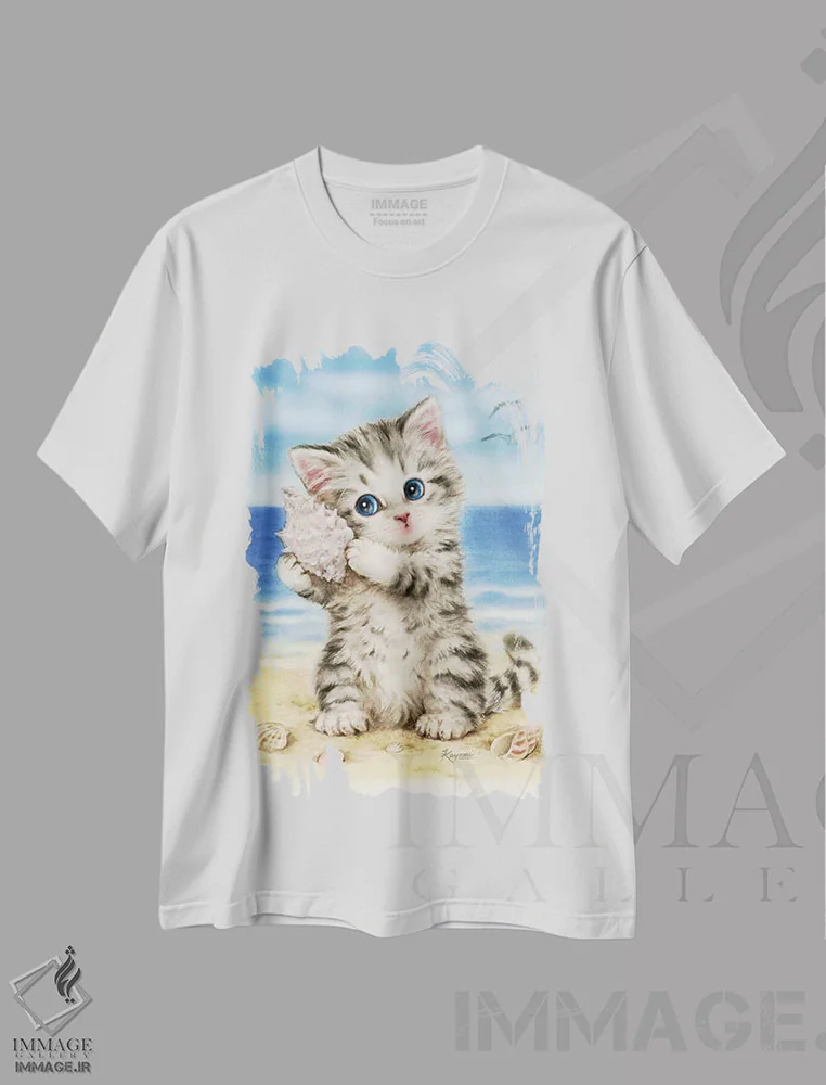 تیشرت سفید طرح دار صدف دریایی، دکور ساحلی اثر کایومی هارای | immage.ir