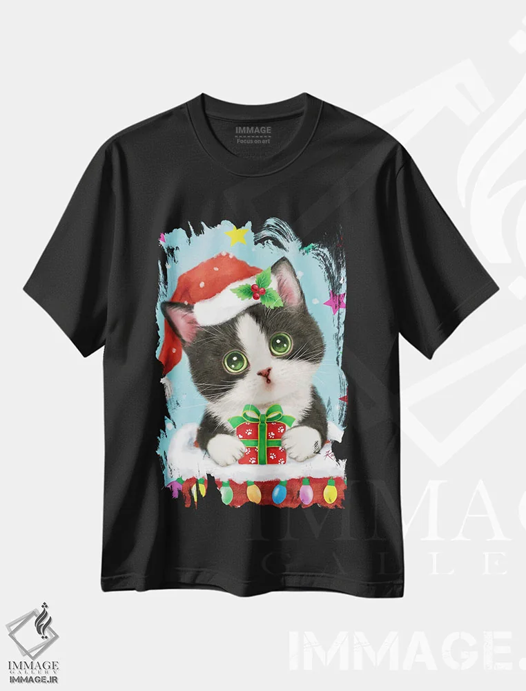 تیشرت مشکی طرح دار گربه تاکسیدو در دودکش، حیوانات کریسمسی اثر کایومی هارای | immage.ir
