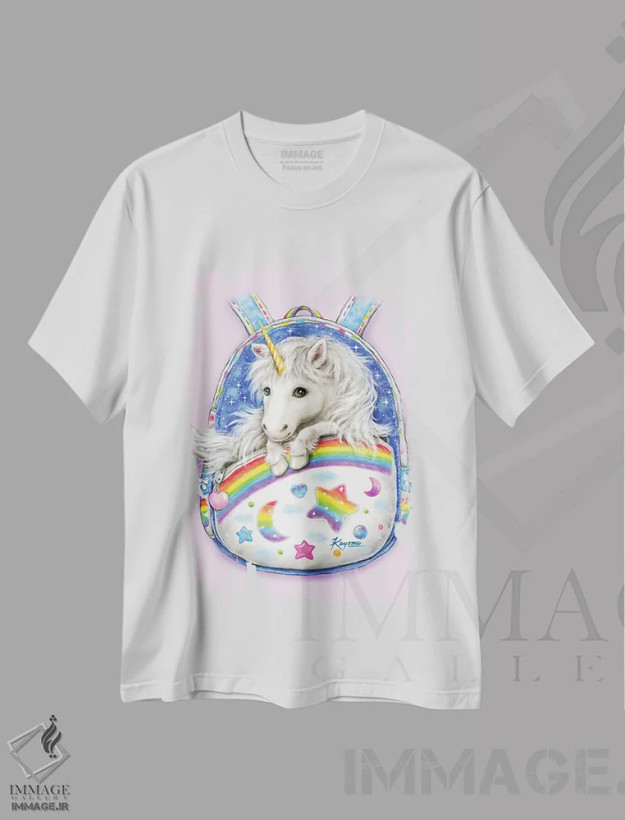 تیشرت سفید طرح دار یونیکورن کوله پشتی دار، تزئینی اثر کایومی هارای | فروشگاه ایماژ