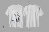 تیشرت سفید طرح دار عشق توله سگ ها، هنر فاخر معاصر اثر کنت یانگستروم | immage.ir