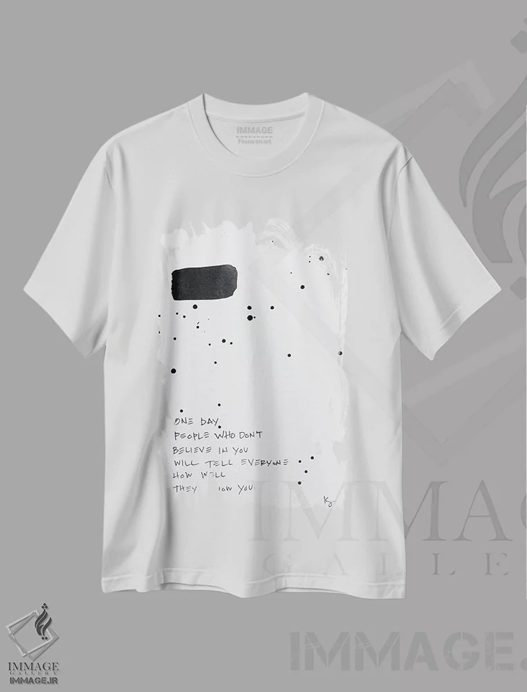 تیشرت سفید طرح دار یک روز، آبستره اثر کنت یانگستروم | immage.ir