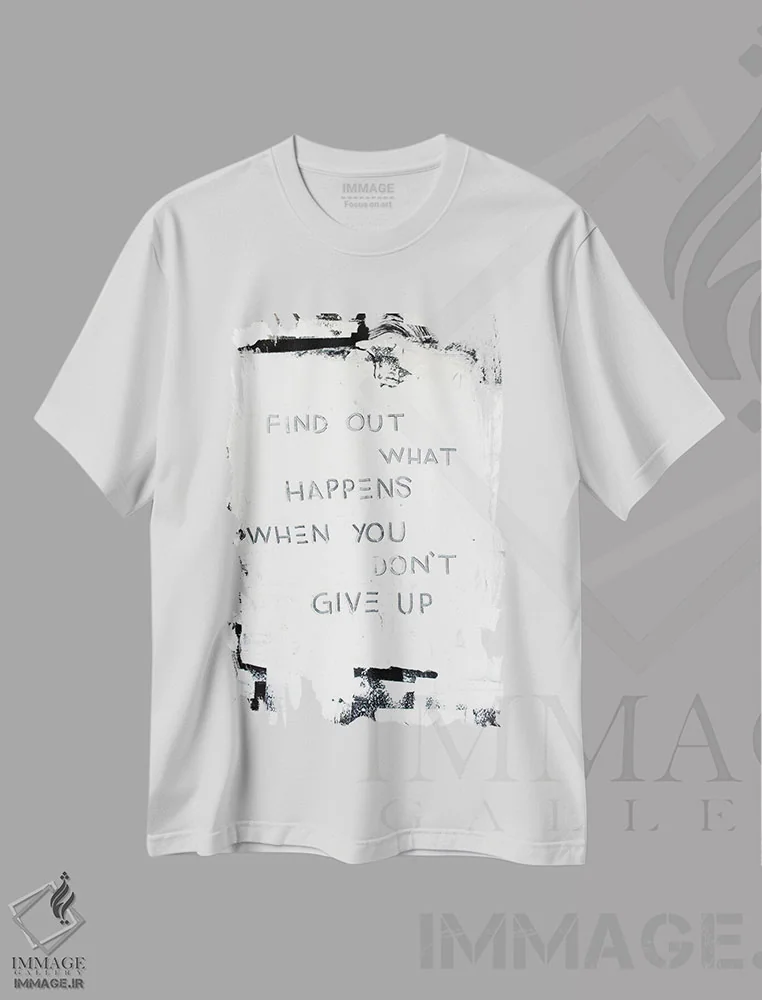 تیشرت سفید طرح دار بفهم چه اتفاقی می افتد، تزئینی اثر کنت یانگستروم | immage.ir