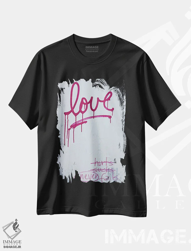تیشرت مشکی طرح دار عشق درد دارد؟ بد است؟ هرگز شکست نمی خورد، آبستره اثر کنت یانگستروم | فروشگاه ایماژ